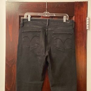 Levi’s black mid rise skinny size 12S (W31 L30)